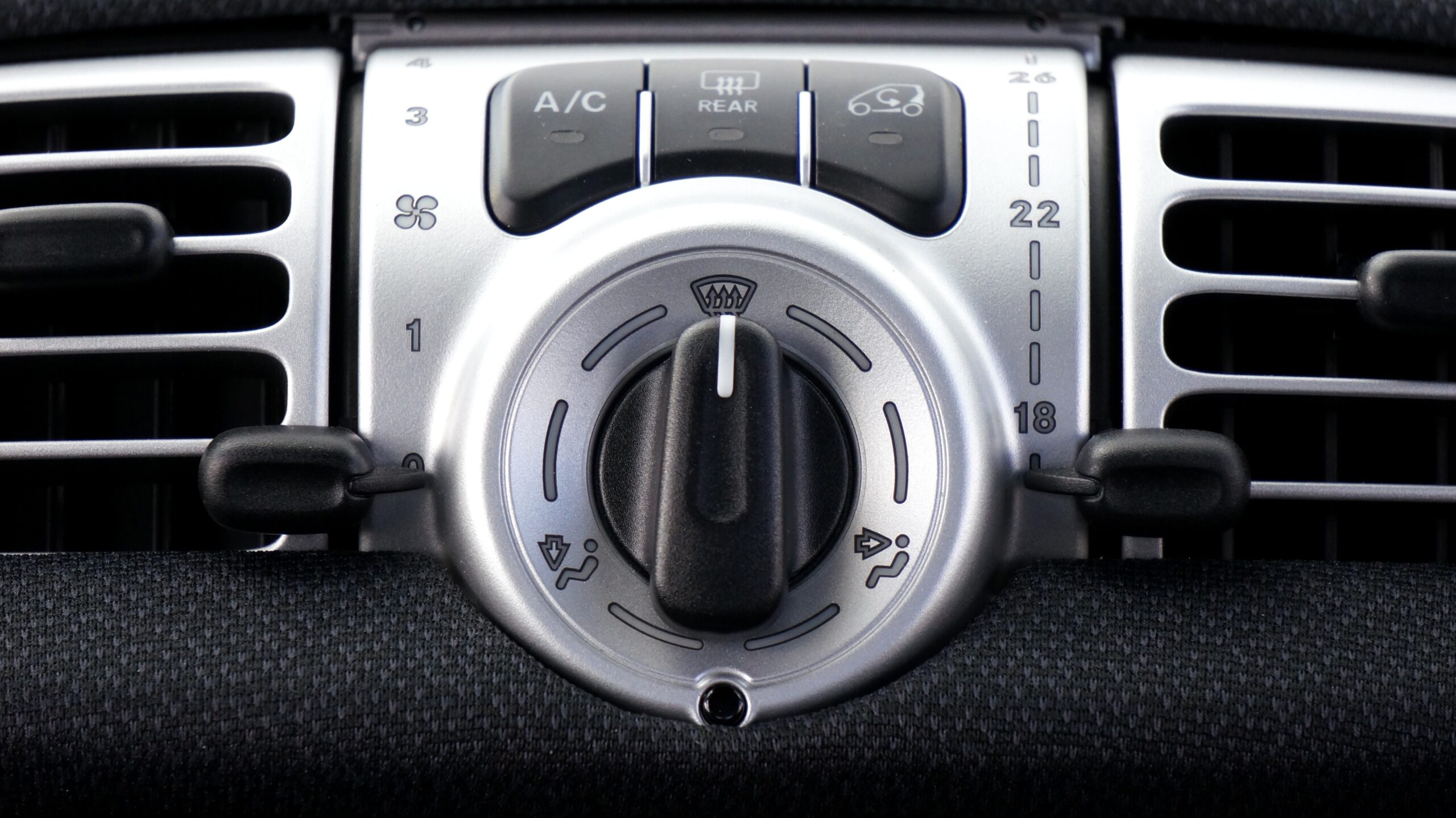 Car air conditioner